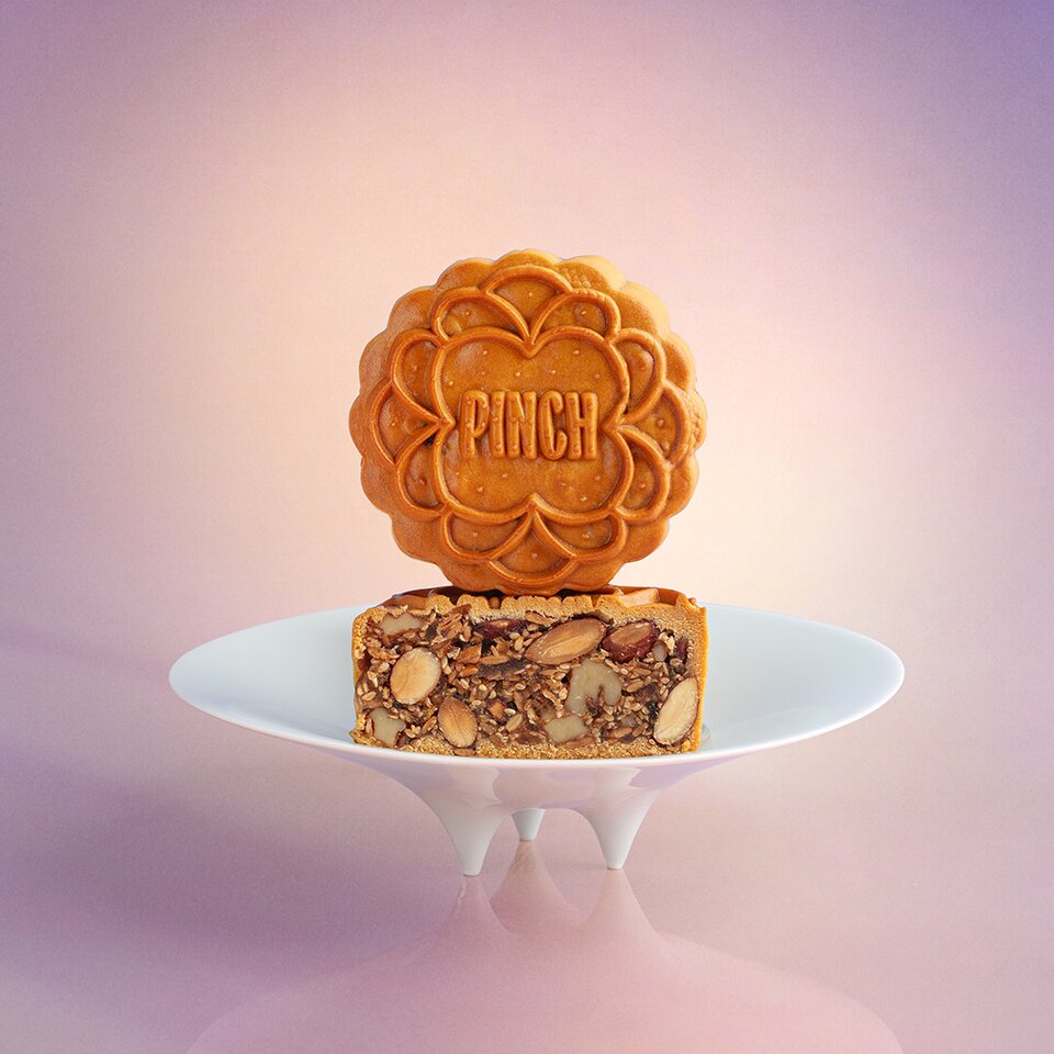 box-of-4-traditional-mixed-nuts-mooncake-260722100453